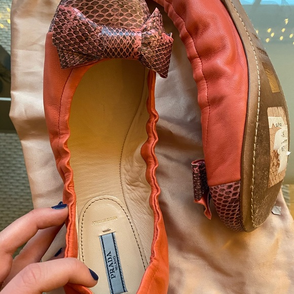 Prada flats - Picture 1 of 8